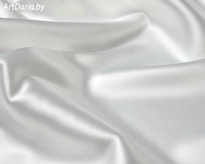 Аренда скатертей Минск. Белые и кремовые свадебные скатерти из атласной ткани, ширина скатерти 1,5 метра, длина от 2 до 5 метров.