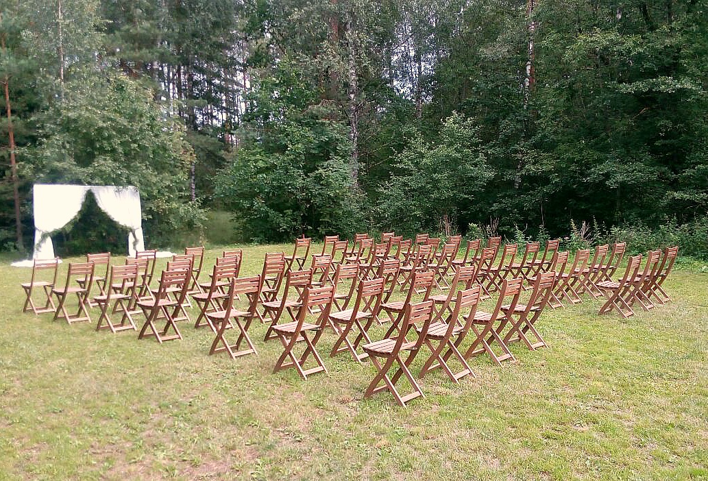 Стулья на свадьбу. Аренда белых стульев для свадьбы: для проведения выездной регистрации, для банкетного зала, Минск, низкие цены.