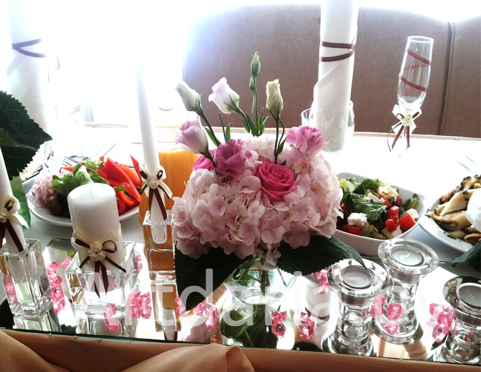 Зеркала для свадебного декора в аренду, Минск, низкие цены. Декоративные зеркала на стол молодых, для украшения гостевых столов, столика дарения, для кенди бара.