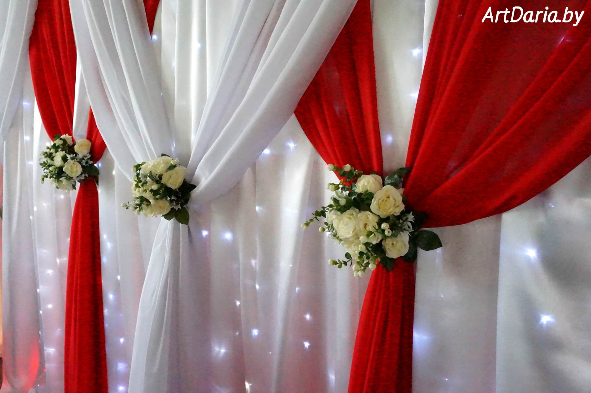 Как украсить цветами свадебный зал