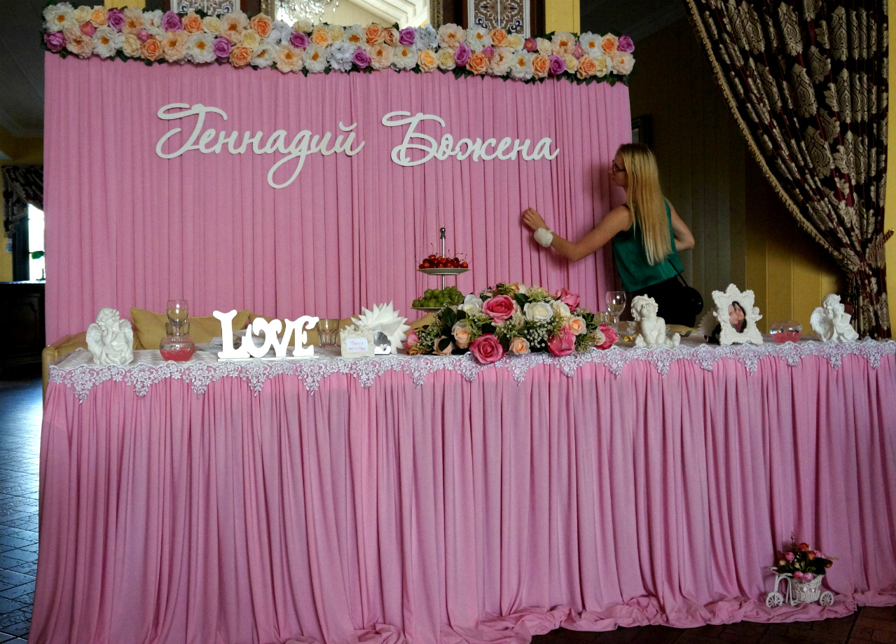 Оформление свадьбы в розовом цвете, декор свадебного зала в розовом цвете.